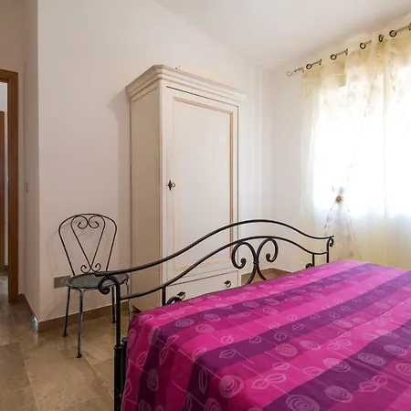 White Rose Apartment *